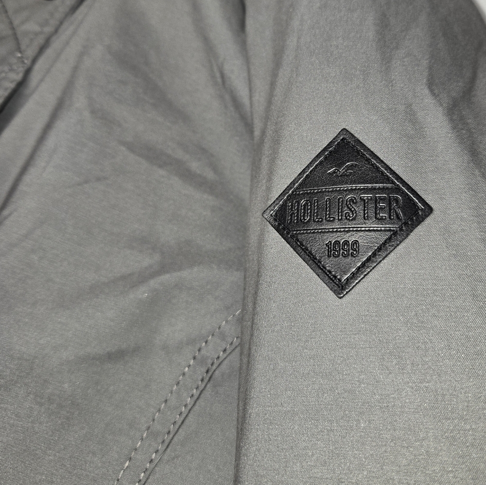 Hollister Women's Gray Jacket/ Parka with Faux Fur Hood Size Large *LIKE NEW* - Picture 6 of 12